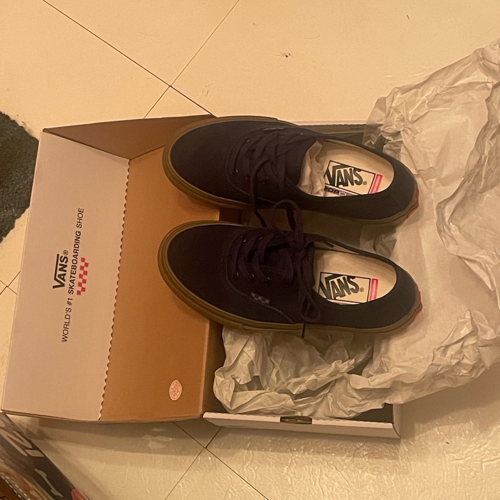 Vans - Picture 3 of 4